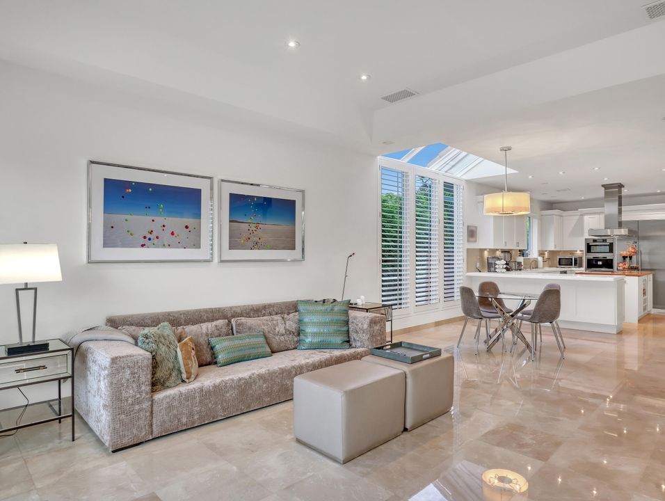 Activo con contrato: $2,850,000 (4 camas, 5 baños, 4409 Pies cuadrados)