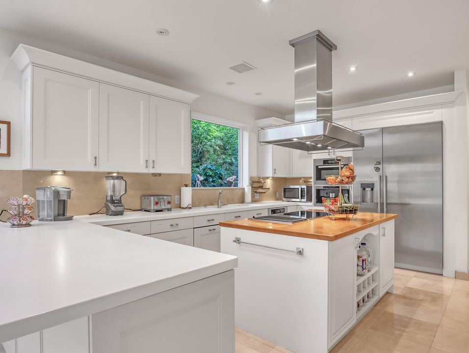 Activo con contrato: $2,850,000 (4 camas, 5 baños, 4409 Pies cuadrados)