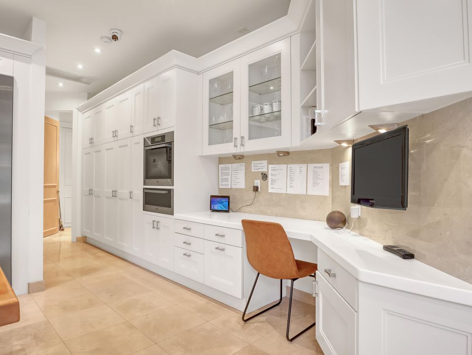 Activo con contrato: $2,850,000 (4 camas, 5 baños, 4409 Pies cuadrados)