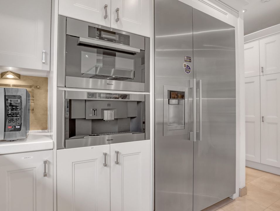 Activo con contrato: $2,850,000 (4 camas, 5 baños, 4409 Pies cuadrados)