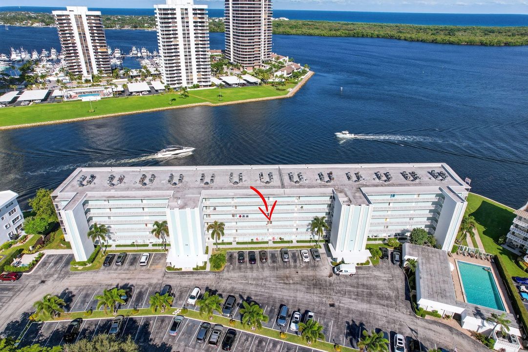 For Sale: $440,000 (2 beds, 2 baths, 1323 Square Feet)