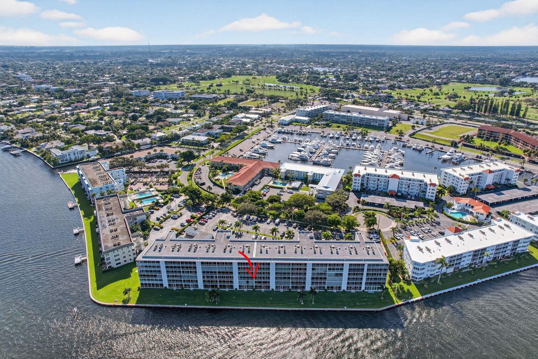 For Sale: $440,000 (2 beds, 2 baths, 1323 Square Feet)