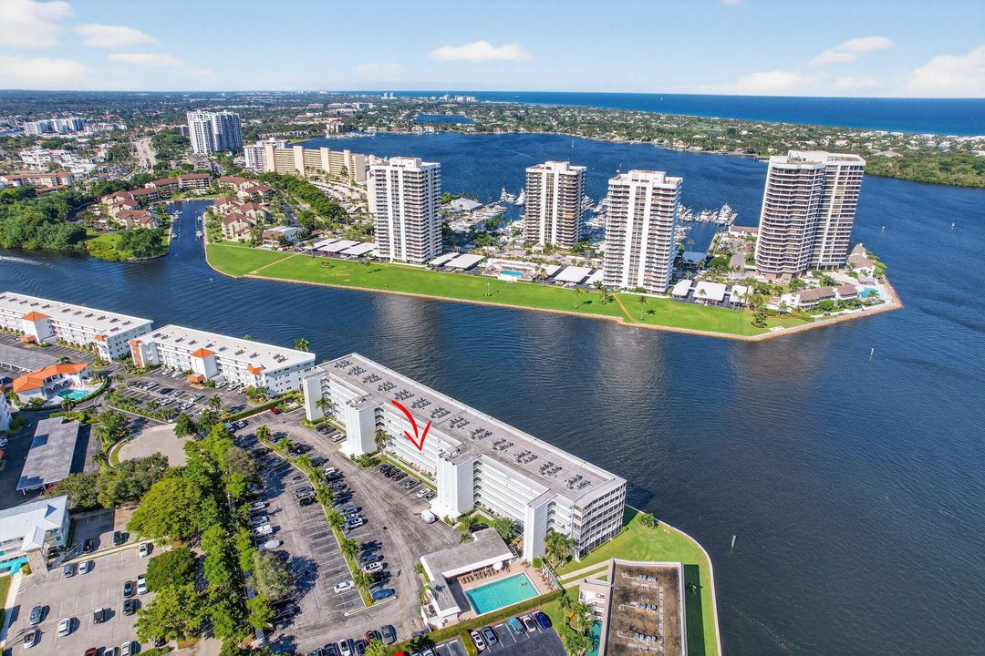 For Sale: $440,000 (2 beds, 2 baths, 1323 Square Feet)