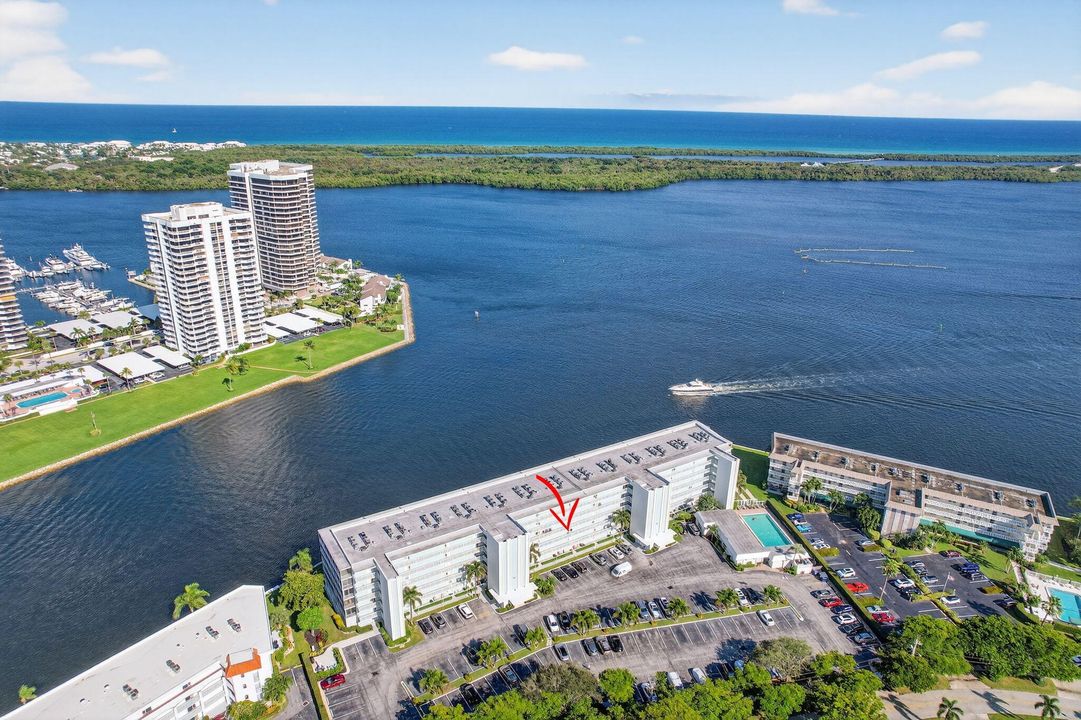 For Sale: $440,000 (2 beds, 2 baths, 1323 Square Feet)