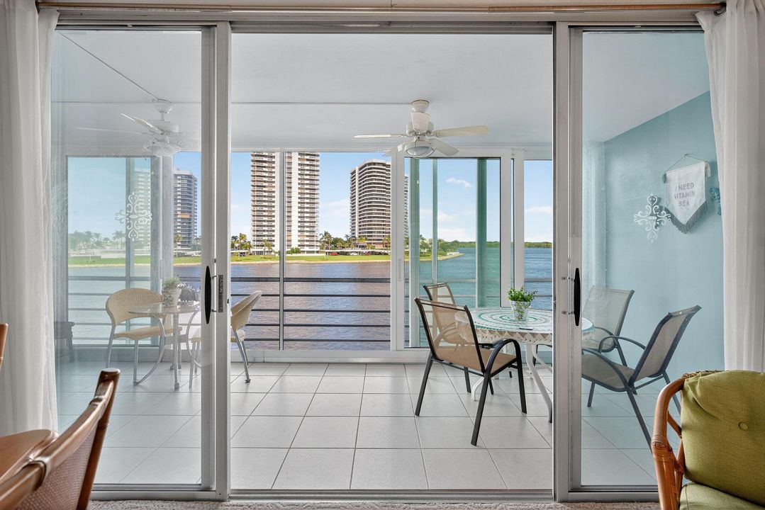 For Sale: $440,000 (2 beds, 2 baths, 1323 Square Feet)