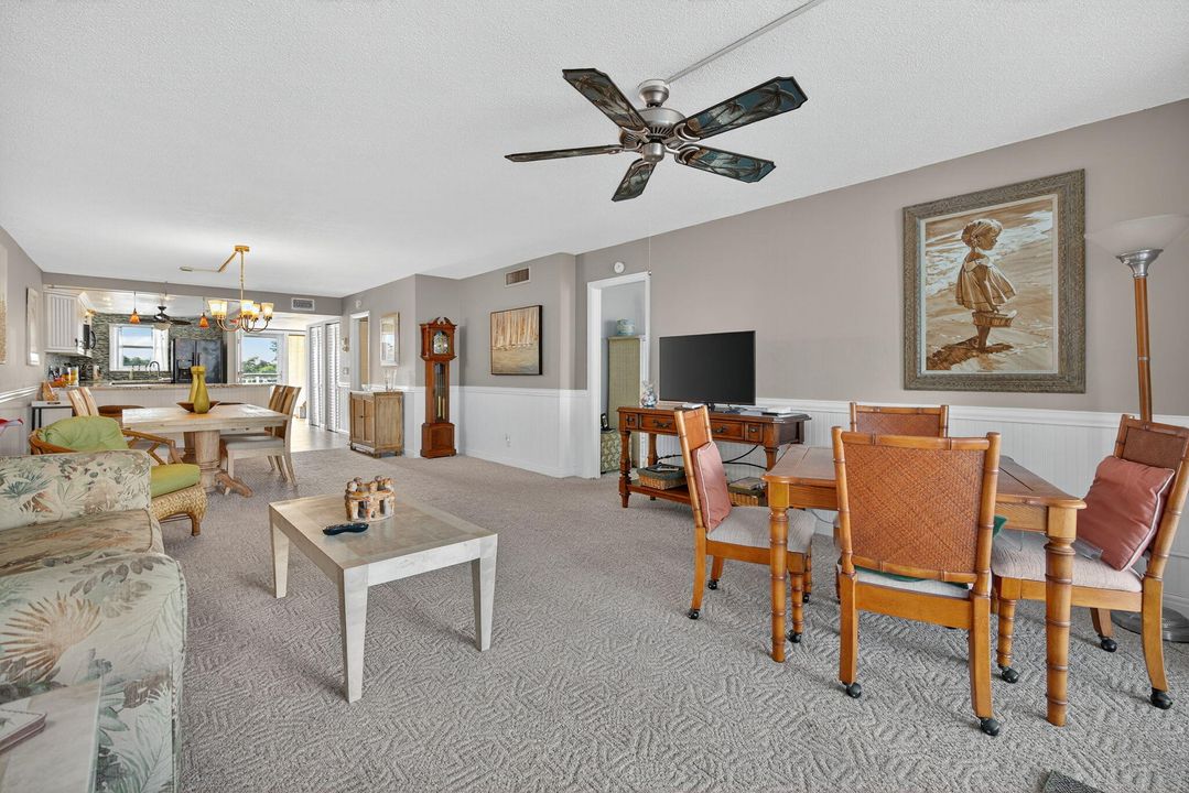 For Sale: $440,000 (2 beds, 2 baths, 1323 Square Feet)