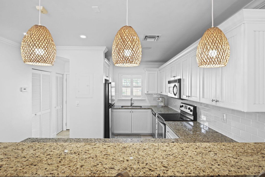 待售: $625,000 (2 贝兹, 2 浴室, 1130 平方英尺)