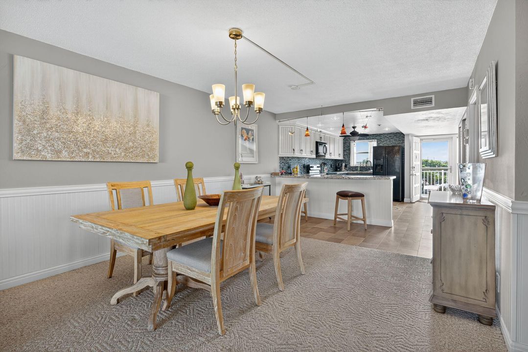 For Sale: $440,000 (2 beds, 2 baths, 1323 Square Feet)