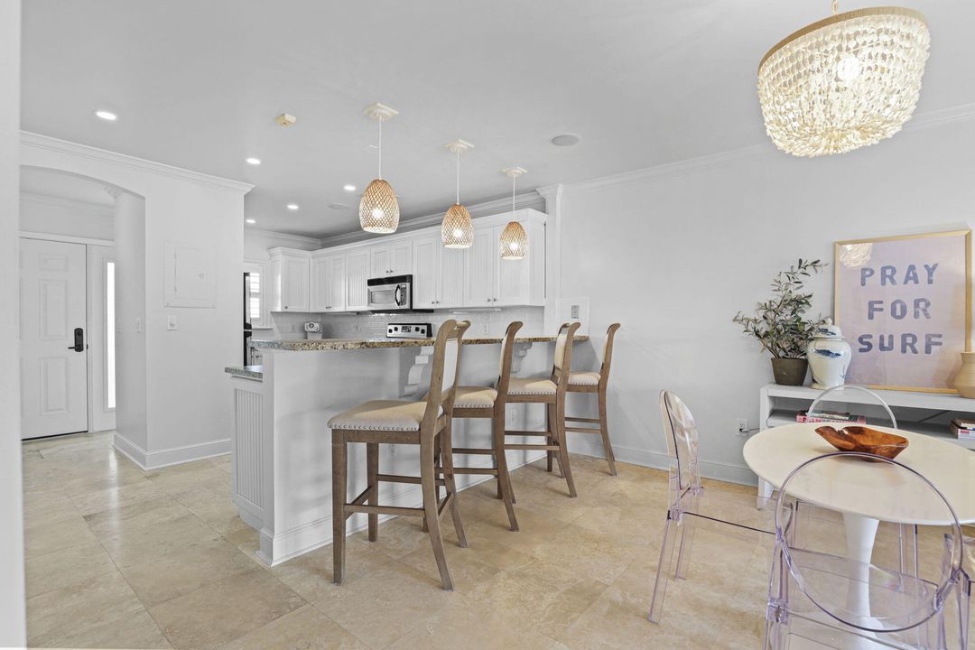 待售: $625,000 (2 贝兹, 2 浴室, 1130 平方英尺)