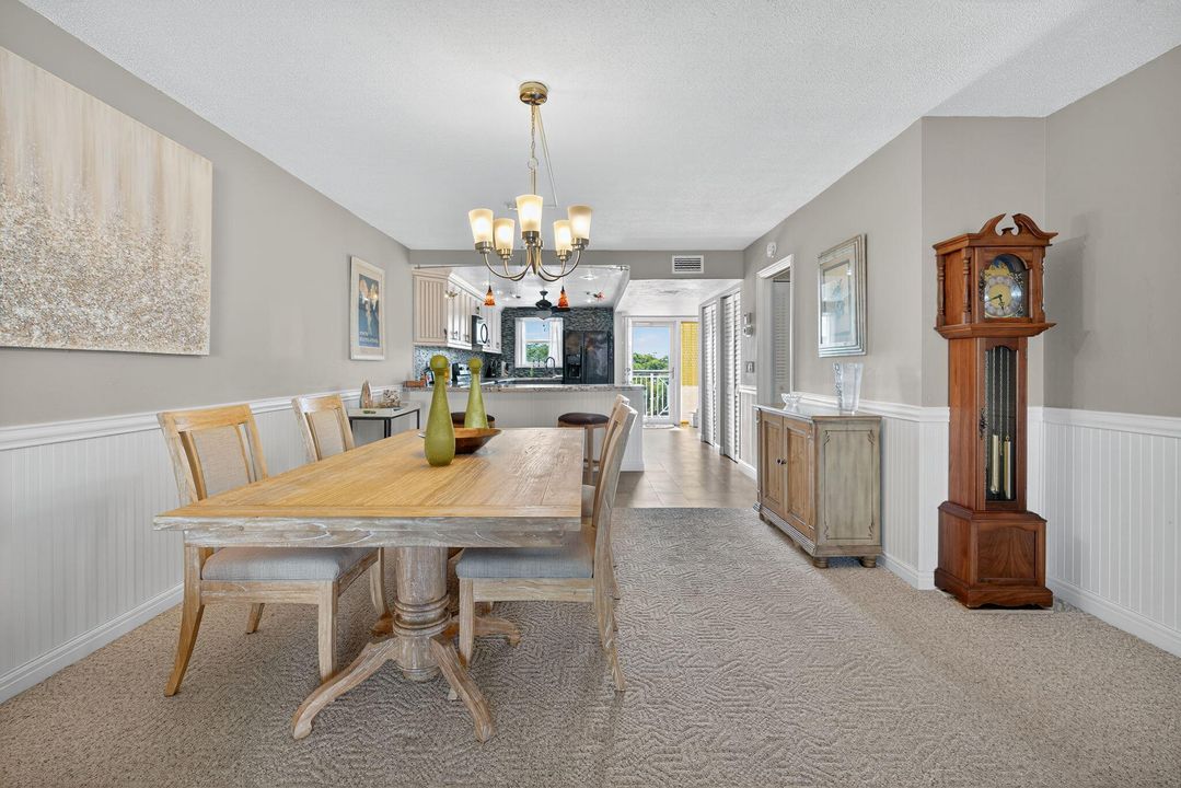 For Sale: $440,000 (2 beds, 2 baths, 1323 Square Feet)