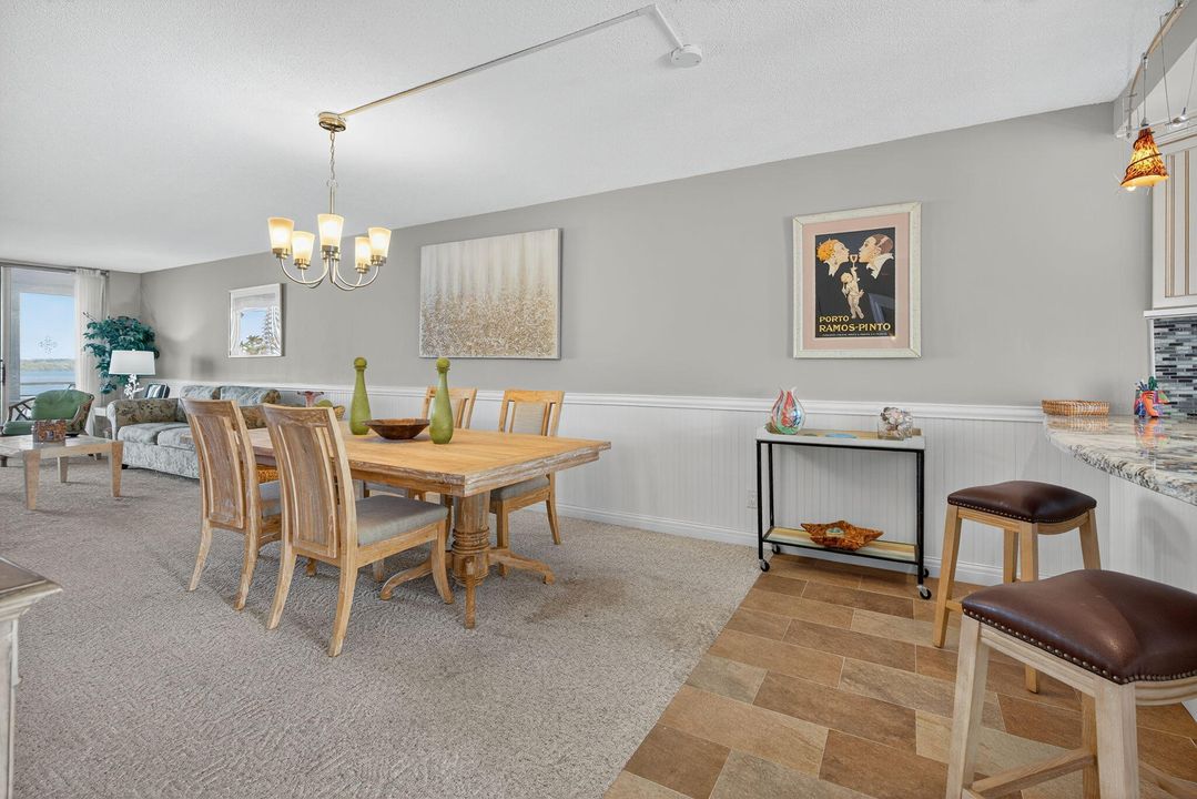 For Sale: $440,000 (2 beds, 2 baths, 1323 Square Feet)