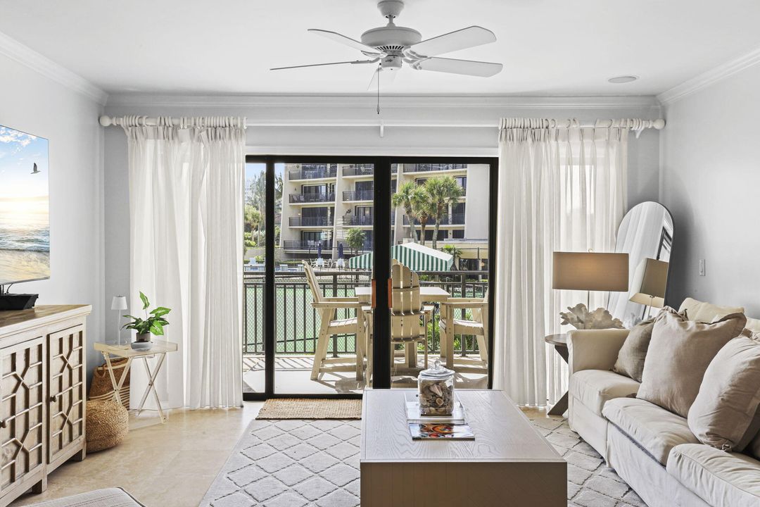 待售: $625,000 (2 贝兹, 2 浴室, 1130 平方英尺)