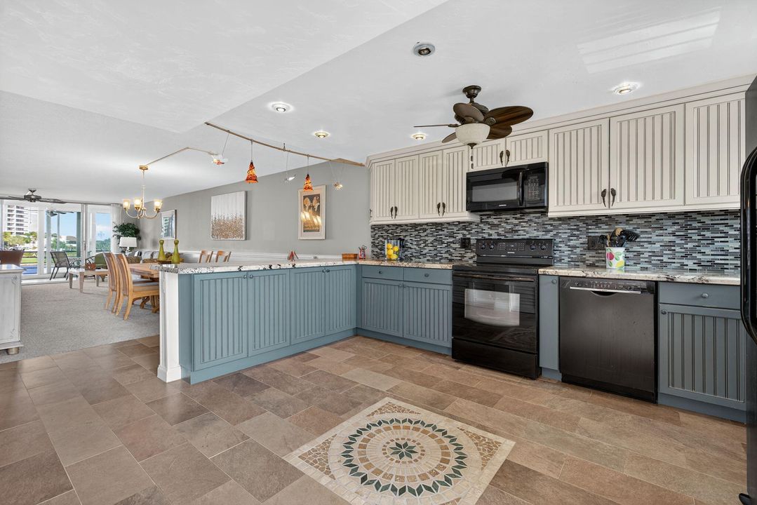 For Sale: $440,000 (2 beds, 2 baths, 1323 Square Feet)