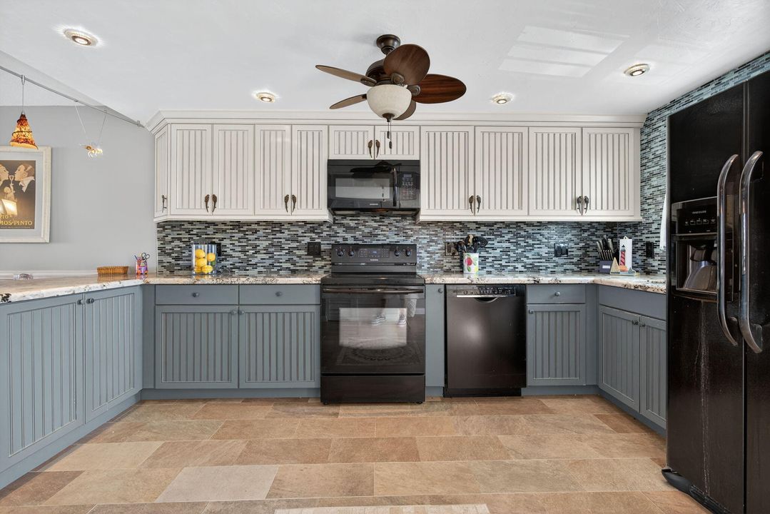 For Sale: $440,000 (2 beds, 2 baths, 1323 Square Feet)