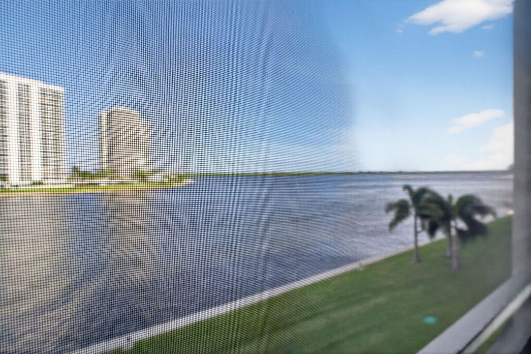 For Sale: $440,000 (2 beds, 2 baths, 1323 Square Feet)