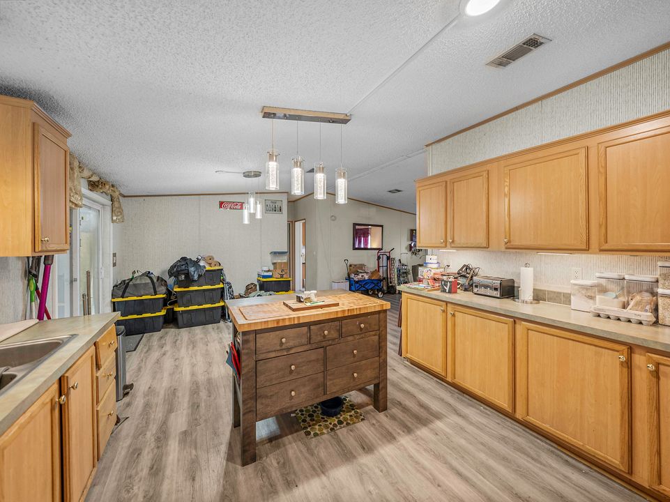 En Venta: $369,900 (3 camas, 2 baños, 1512 Pies cuadrados)