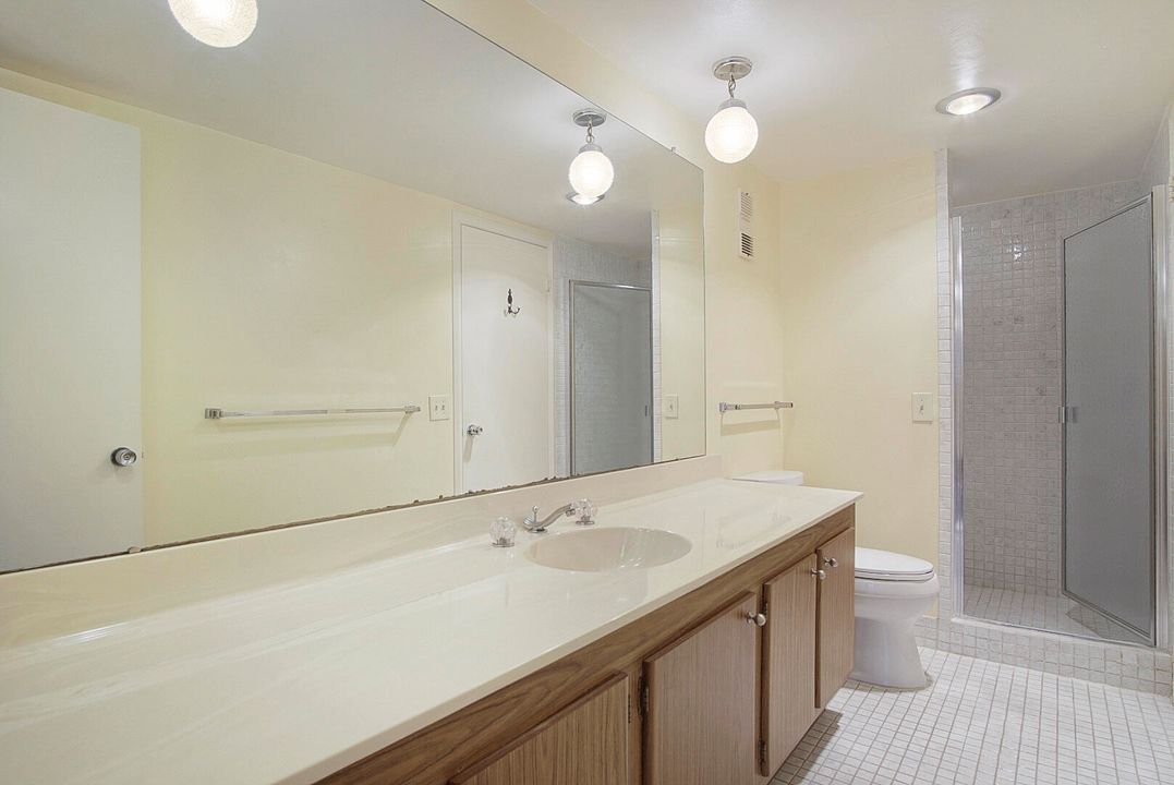For Sale: $399,900 (2 beds, 2 baths, 1008 Square Feet)