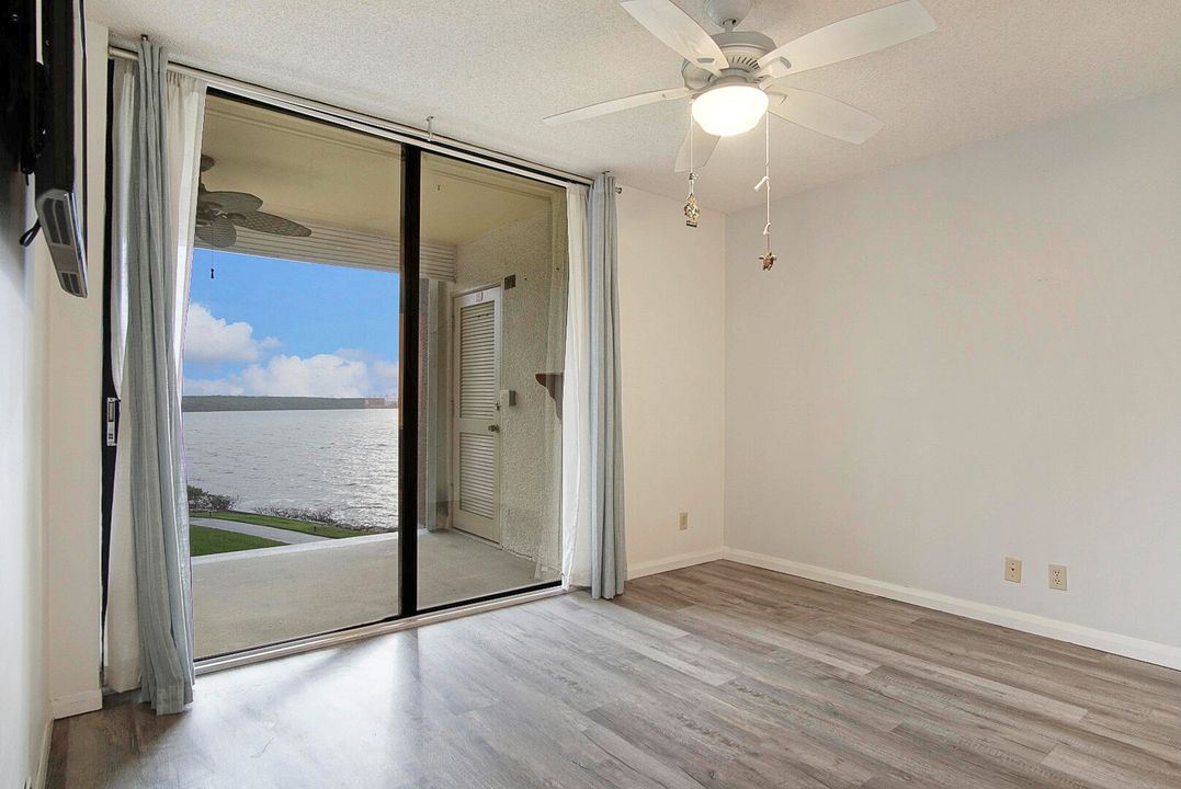 For Sale: $399,900 (2 beds, 2 baths, 1008 Square Feet)