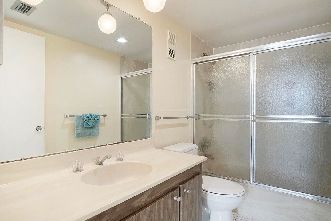 For Sale: $399,900 (2 beds, 2 baths, 1008 Square Feet)
