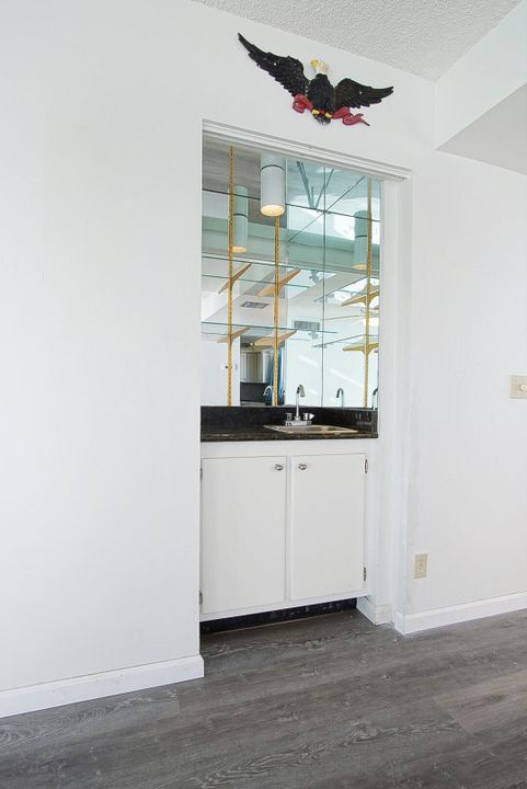 For Sale: $399,900 (2 beds, 2 baths, 1008 Square Feet)