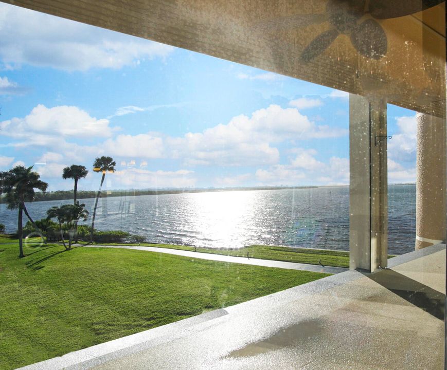 For Sale: $399,900 (2 beds, 2 baths, 1008 Square Feet)