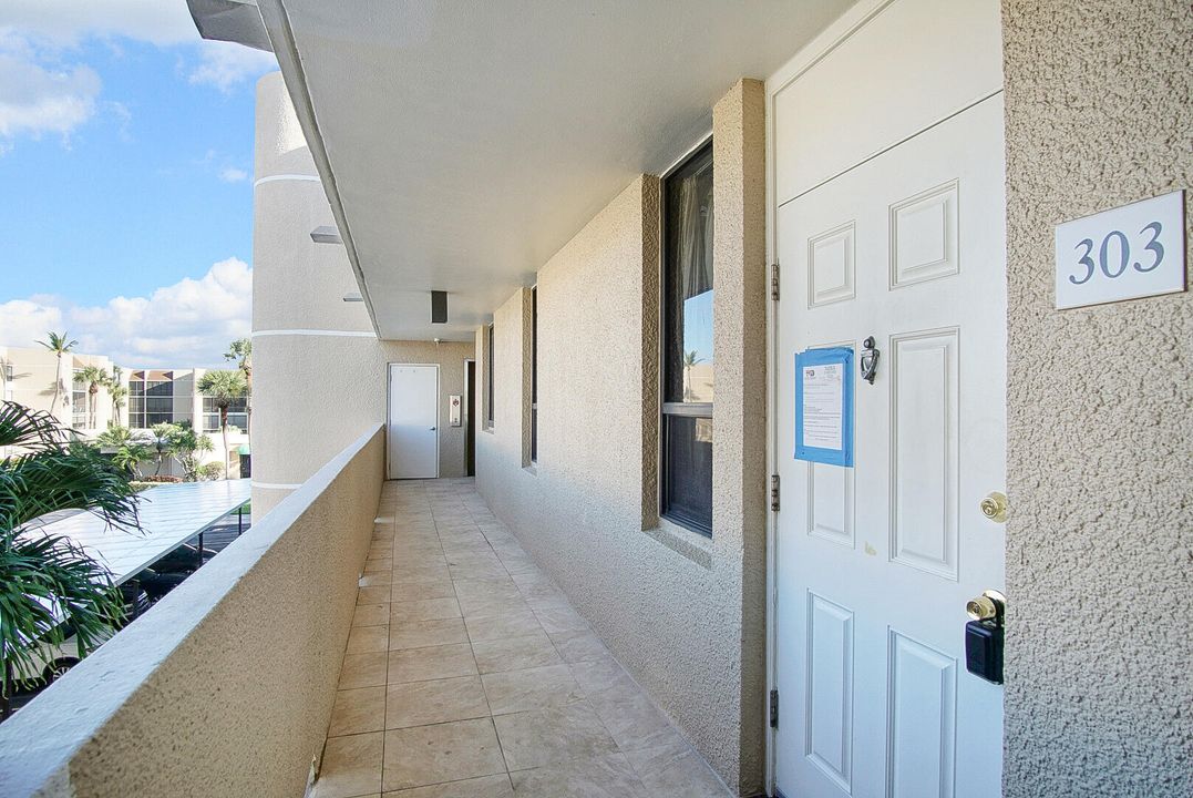For Sale: $399,900 (2 beds, 2 baths, 1008 Square Feet)