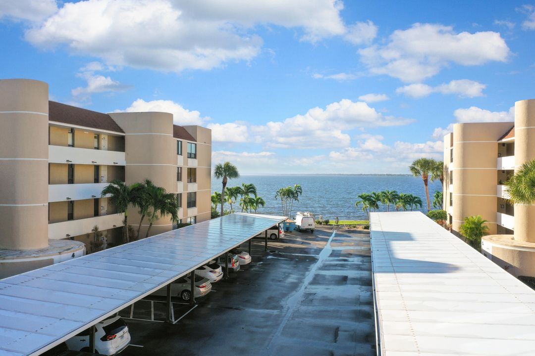 For Sale: $399,900 (2 beds, 2 baths, 1008 Square Feet)