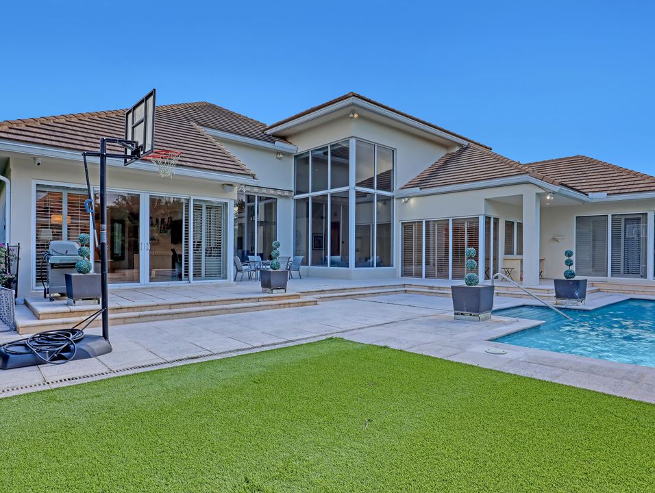 Activo con contrato: $2,850,000 (4 camas, 5 baños, 4409 Pies cuadrados)