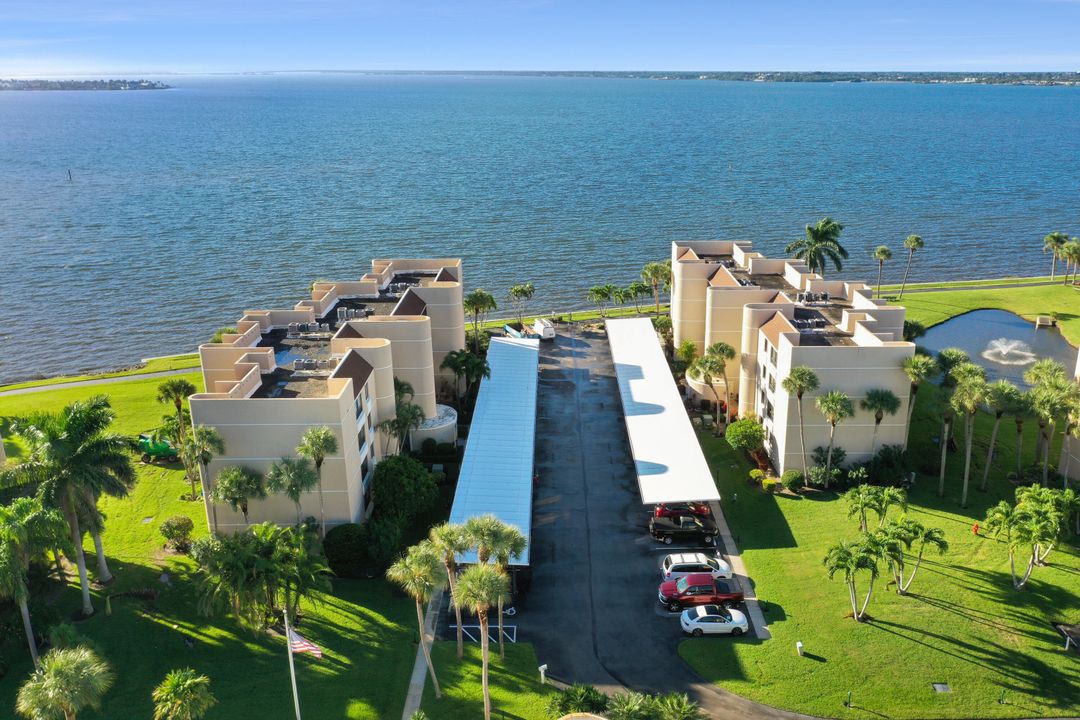 For Sale: $399,900 (2 beds, 2 baths, 1008 Square Feet)