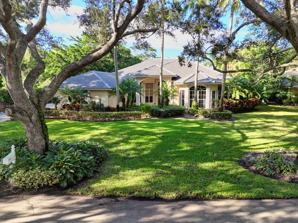 For Sale: $1,395,000 (4 beds, 3 baths, 2454 Square Feet)