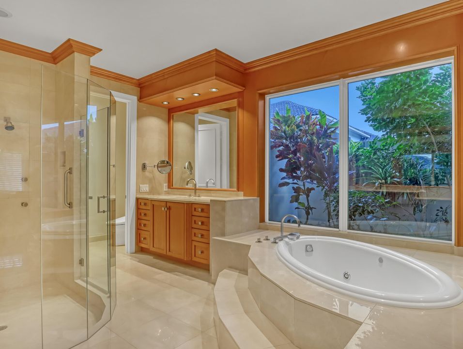 Activo con contrato: $2,850,000 (4 camas, 5 baños, 4409 Pies cuadrados)