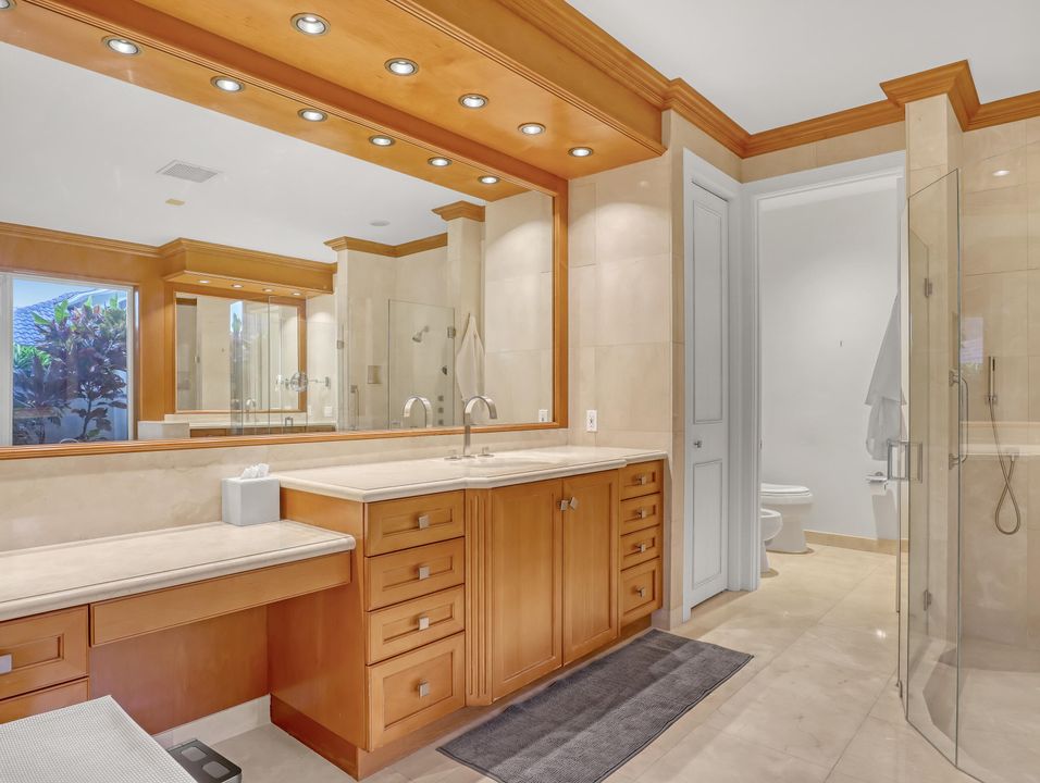 Activo con contrato: $2,850,000 (4 camas, 5 baños, 4409 Pies cuadrados)