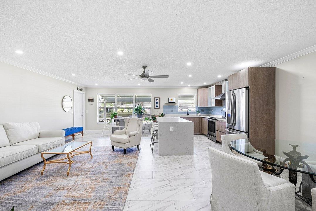 合同活跃: $2,000 (1 贝兹, 1 浴室, 1122 平方英尺)