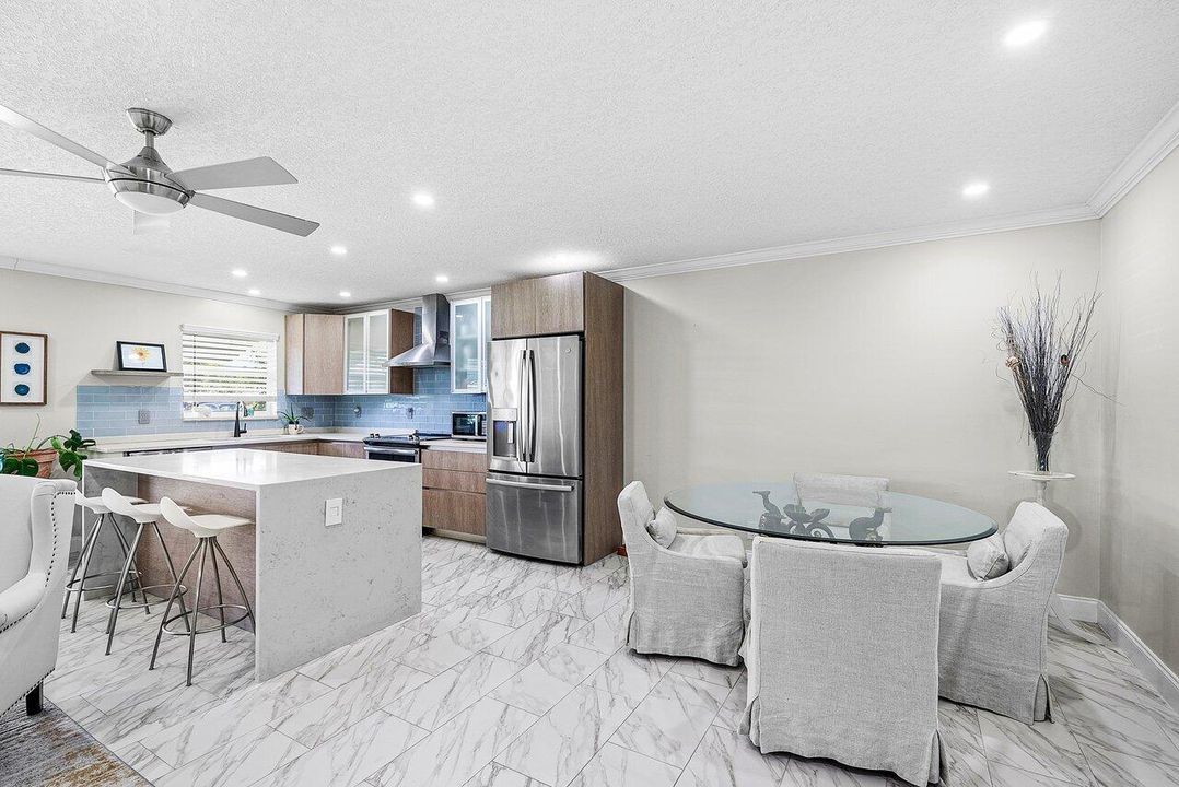 合同活跃: $2,000 (1 贝兹, 1 浴室, 1122 平方英尺)