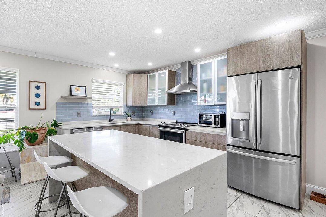 合同活跃: $2,000 (1 贝兹, 1 浴室, 1122 平方英尺)