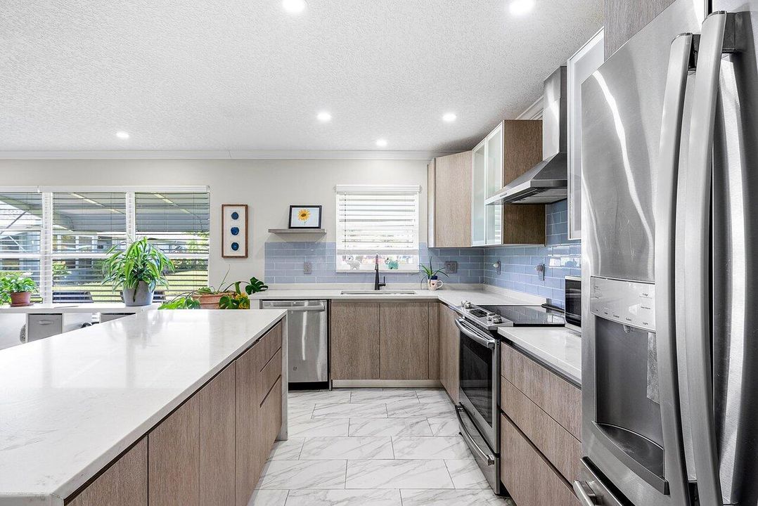 合同活跃: $2,000 (1 贝兹, 1 浴室, 1122 平方英尺)