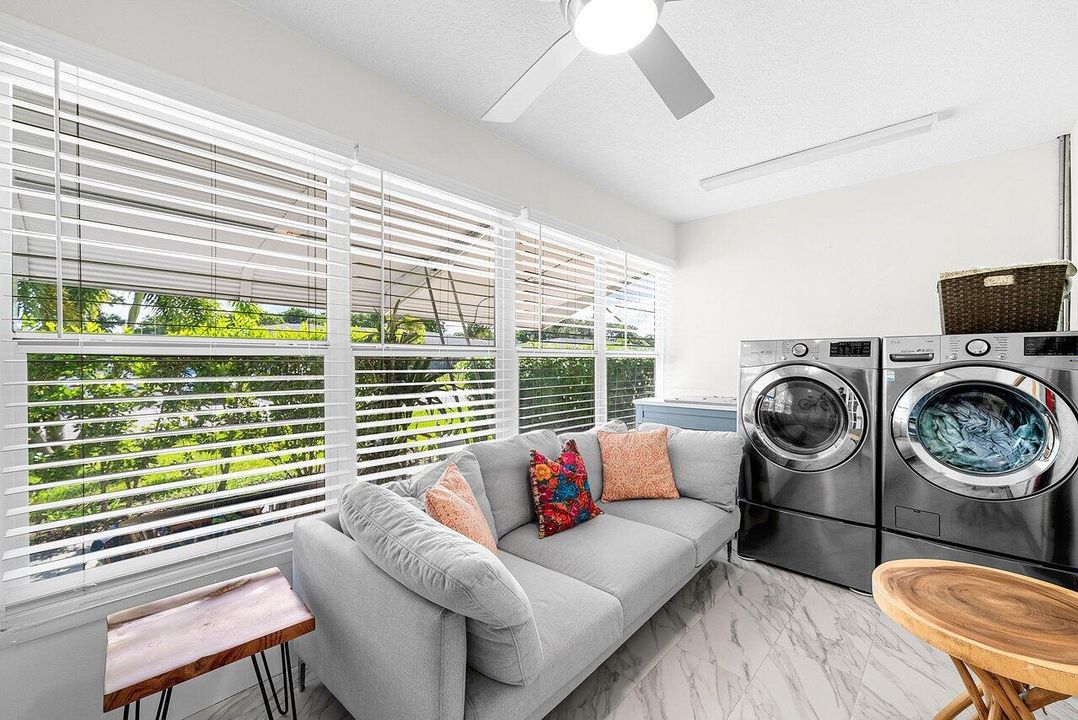 合同活跃: $2,000 (1 贝兹, 1 浴室, 1122 平方英尺)