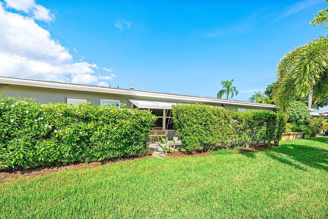 合同活跃: $2,000 (1 贝兹, 1 浴室, 1122 平方英尺)