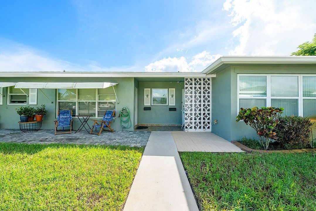 合同活跃: $2,000 (1 贝兹, 1 浴室, 1122 平方英尺)