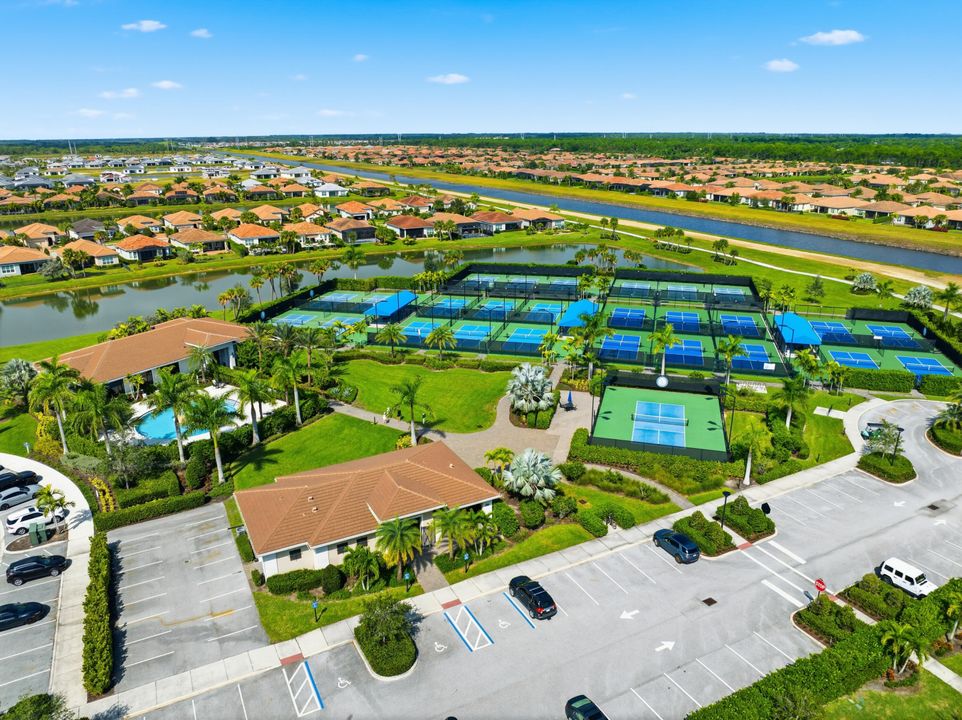 For Sale: $424,900 (2 beds, 2 baths, 1646 Square Feet)