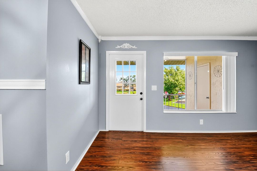 待售: $139,000 (2 贝兹, 1 浴室, 818 平方英尺)