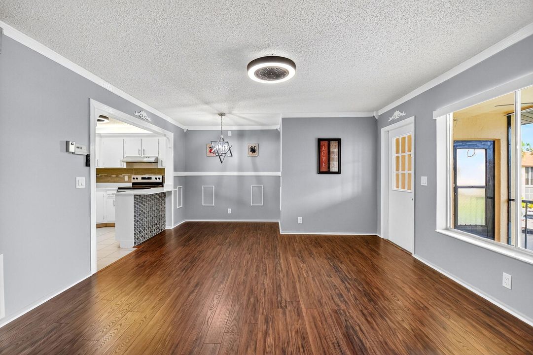 待售: $139,000 (2 贝兹, 1 浴室, 818 平方英尺)