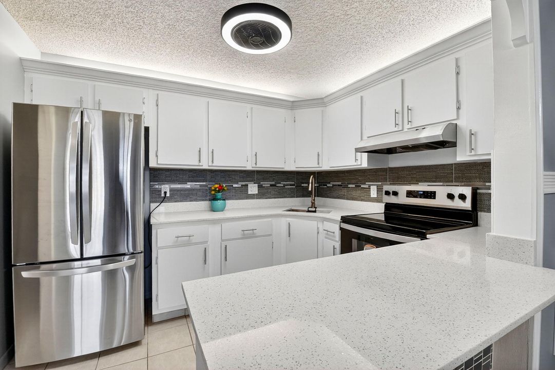 待售: $139,000 (2 贝兹, 1 浴室, 818 平方英尺)