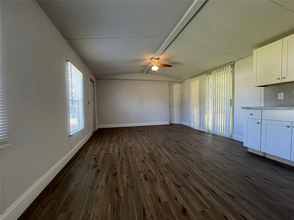 For Sale: $130,000 (2 beds, 1 baths, 672 Square Feet)