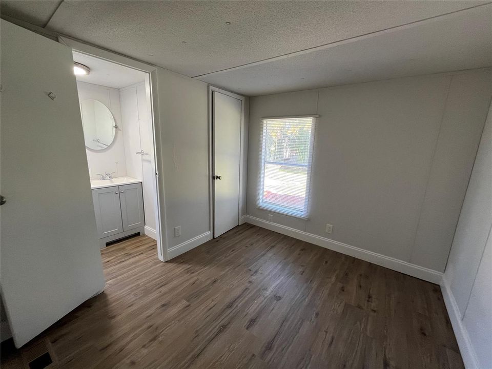 For Sale: $130,000 (2 beds, 1 baths, 672 Square Feet)