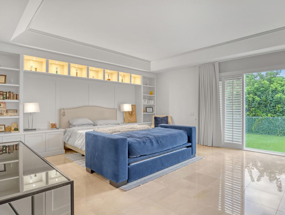 Activo con contrato: $2,850,000 (4 camas, 5 baños, 4409 Pies cuadrados)