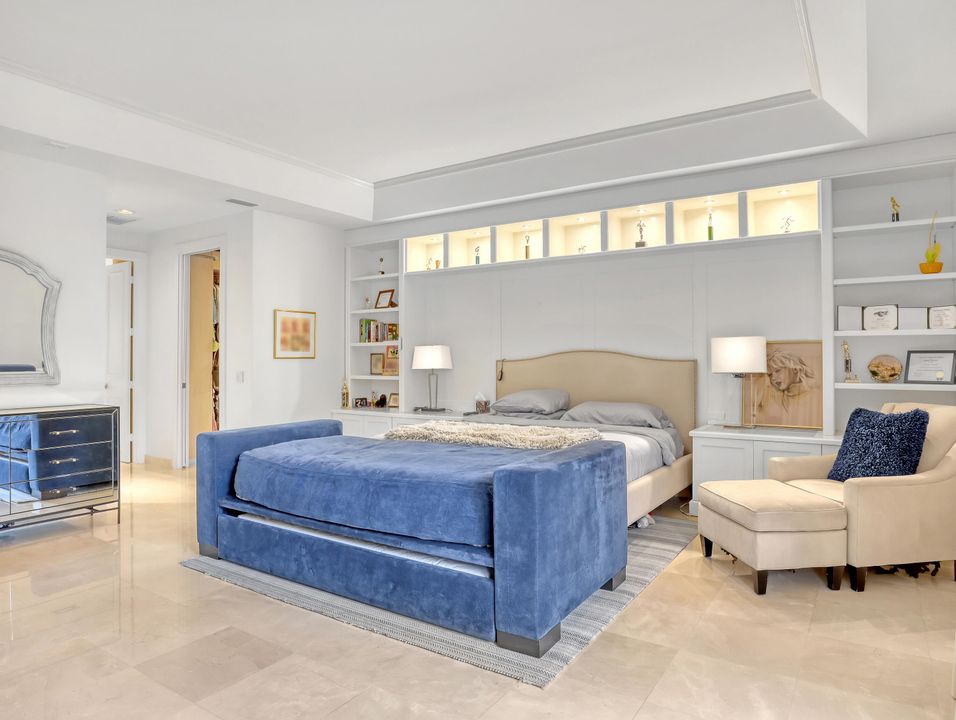 Activo con contrato: $2,850,000 (4 camas, 5 baños, 4409 Pies cuadrados)