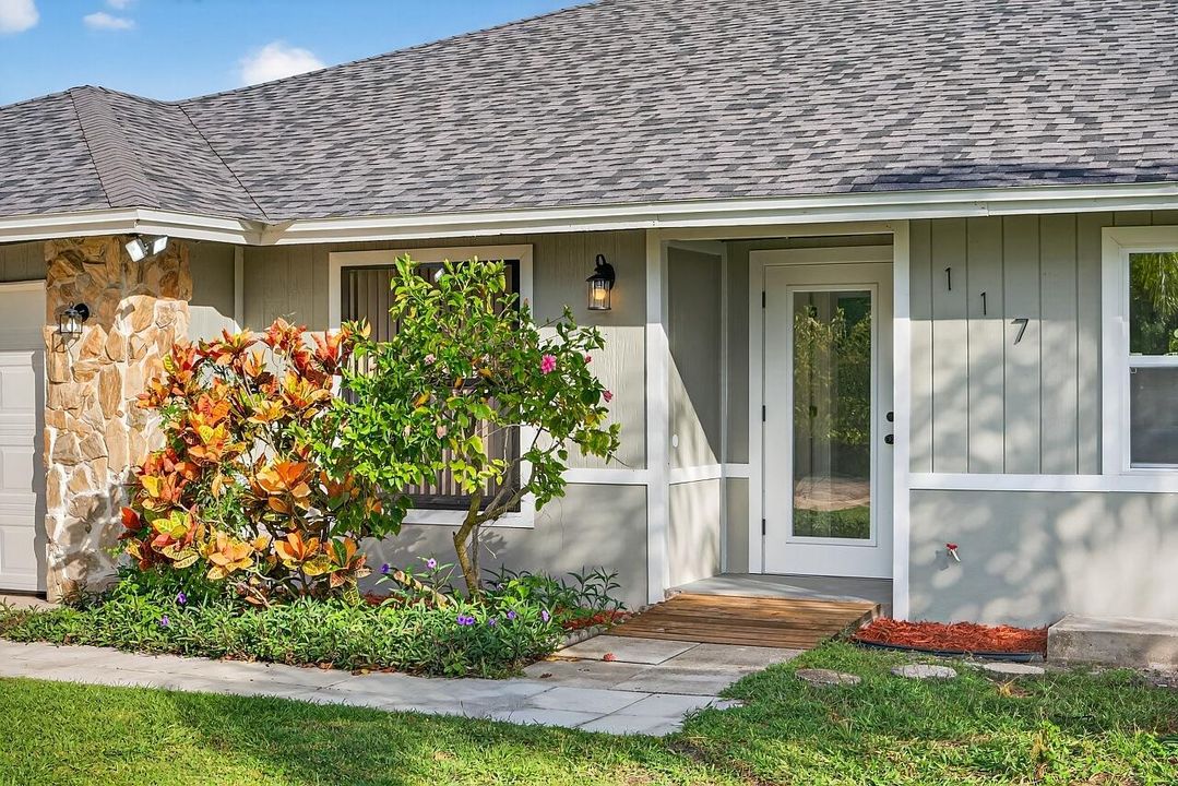 Под контрактом: $339,900 (4 спален, 2 ванн, 2028 Квадратных фут)