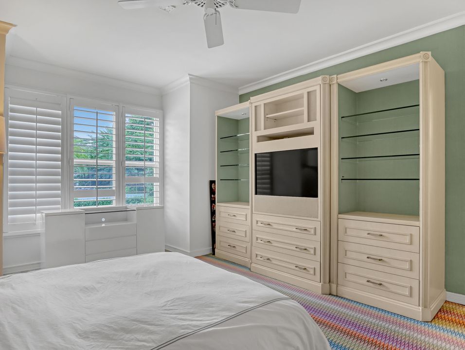 Activo con contrato: $2,850,000 (4 camas, 5 baños, 4409 Pies cuadrados)