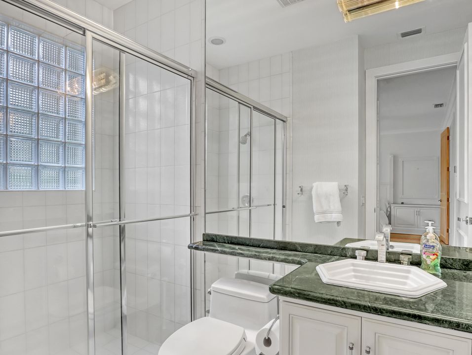 Activo con contrato: $2,850,000 (4 camas, 5 baños, 4409 Pies cuadrados)